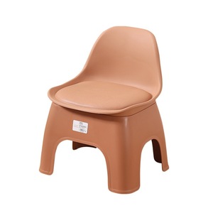Silla infantil de plástico con respaldo y asiento de espuma, portátil y ligera, para uso en interiores y exteriores. - Product Image 5