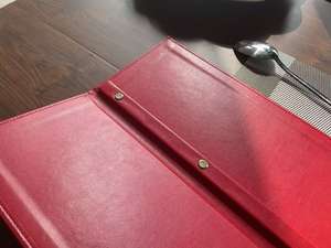 Porta Menu Classico in Pelle PU Morbida e Peluche con Logo Dorato, <span class=keywords><strong>per</strong></span> Ristoranti e Bar Occidentali, Pieghevole con Chiusura in Rame - Product Image 4