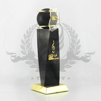Trophée Microphone Moderne en Métal Plaqué Or pour Festival de Musique et Cérémonie de Remise des Prix, Design Personnalisé, Finition Noire Unique