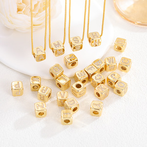 Pendentif dés en cuivre incrusté de zircon, plaqué or 18 carats véritable, personnalisé, petit <span class=keywords><strong>cube</strong></span>, 26 lettres anglaises, pour femme, usage quotidien - Product Image 2