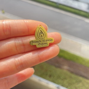 Tùy Chỉnh Chất Lượng Cao Tên Thương Hiệu Chữ Khắc Tên Tấm Nhãn Quần Áo Kim Loại Logo Với Men Cứng Kỹ Thuật Tùy Chỉnh Mảng Bám - Product Image 6