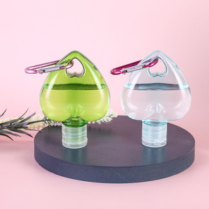 30ml 50ml di plastica PETG a forma di cuore appeso disinfettante per le mani bottiglia di gel con moschettone portachiavi clip e protezione di vibrazione - Product Image 3