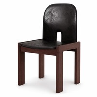 Chaise de salle à manger design avec dossier haut rembourré et détails découpés, structure en bois pour salle à manger, hôtel, design d'intérieur