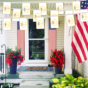 Drapeaux à cordes personnalisés 14x21cm de Rhode Island (USA) directement de l'usine, bannière de fanfare personnalisée « Ocean State » pour défilé estival sur la plage - Product Image 5