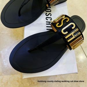รองเท้าแตะส้นเตี้ยแบบสวมสำหรับผู้หญิงไซส์ใหญ่สไตล์อังกฤษ ปี 2024 แฟชั่นอินเทรนด์ หนังแท้ ตกแต่งโลหะ ดีไซน์ทันสมัย นิยมในโลกออนไลน์ - Product Image 3