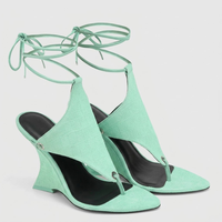 Sandales à talon compensé Kingdi vert menthe, motif croco, à bout ouvert, avec bride cheville et lacets, talons de soirée sans dos