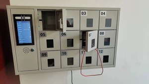 Casillero de Carga para Teléfonos Inteligentes <span class=keywords><strong>UNI</strong></span> con Reconocimiento Facial y de Huellas Dactilares, Caja Fuerte para Teléfonos Móviles de Empleados, para Colgar en la Pared - Product Image 4