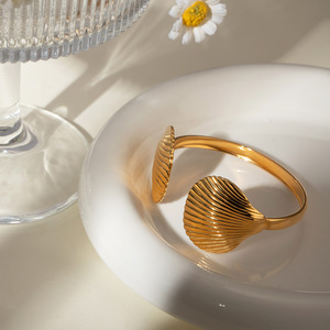 Scallop Shell Open Cuff Bracelet Gold Tone Zinc Alloy Unisex Jewelry Gift - Product Image 2
