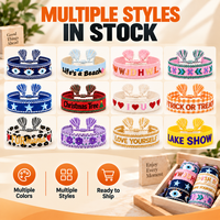 Bracelets d'amitié tressés pour festival d'été, bracelets de plage en macramé à pompons, bracelets tissés faits main, vente en gros personnalisée