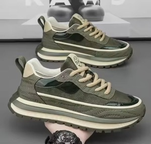 รองเท้าผ้าใบลำลองผู้ชาย แฟชั่น ระบายอากาศได้ดี นุ่มสบาย เหมาะสำหรับวิ่ง ออกกำลังกาย พื้นหนา มีเชือกผูก รองเท้าสเก็ตบอร์ด สไตล์เดินเล่น พร้อมแผ่นรองพื้น - Product Image 2