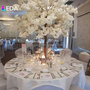 Décoration de mariage LEDA, arbres à fleurs de cerisier ivoire, centre de table de mariage, fleurs artificielles en soie Sakura, décoration d'allée - Product Image 1