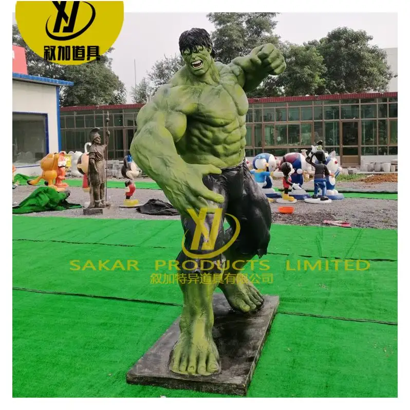 Dekorasi taman luar ruangan kustom film pahlawan super terkenal tokoh aksi pria otot serat kaca ukuran hidup patung Hulk patung Resin