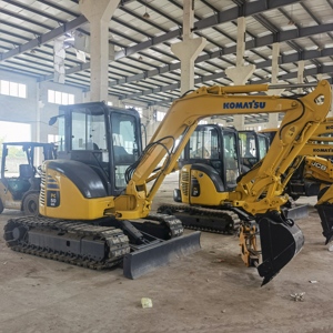 Excavadora Komatsu PC55 de 5,5 toneladas usada, excavadora sobre orugas Komatsu PC55MR con hoja topadora, miniexcavadora de bajo precio a la venta - Product Image 5