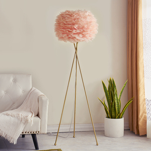 led moderne <span class=keywords><strong>abat</strong></span> <span class=keywords><strong>jour</strong></span> plume matériel d'art de fer <span class=keywords><strong>lampadaire</strong></span> trépied lampe verticale salon maison de - Product Image 3