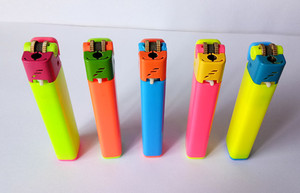 Briquet à silex coloré rechargeable demi-taille pour cadeaux d'affaires pour allumer des bougies - Product Image 3