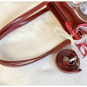 カスタムイタバッグ ハート型PVCウィンドウ付き クリア調節可能ストラップ パテントレザー製 耐久性のあるレーストリム ショルダーハンドバッグ - Product Image 2