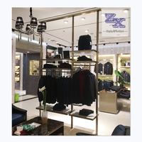 Étagère d'exposition moderne personnalisée avec éclairage LED pour les boutiques de vêtements pour hommes, avec construction en verre et en métal
