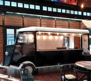 Remorque isolée fermée avec porte <span class=keywords><strong>d</strong></span>'accès latérale et aérations <span class=keywords><strong>pour</strong></span> la conversion en café mobile ou stand de restauration - Product Image 6