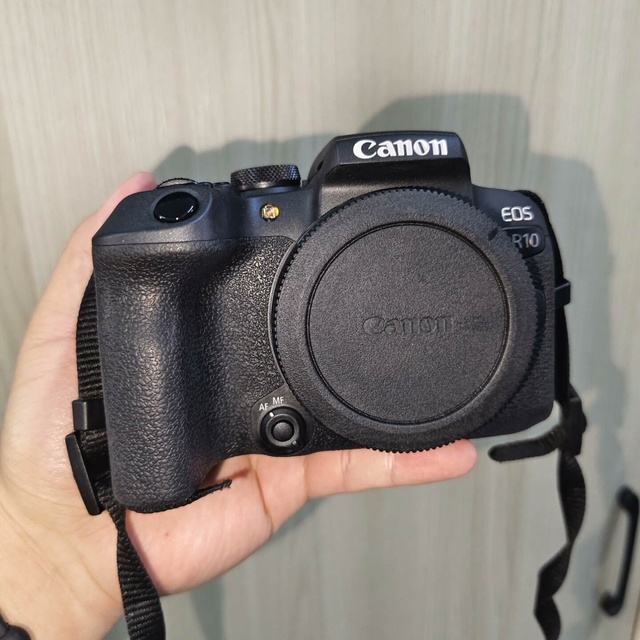 Original Cannon R10 Mirrorless Camera 24.2 MP Used Digital Camera