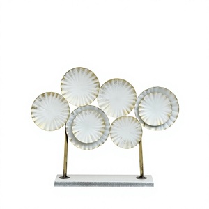 Escultura de Mesa Hecha a Mano con Patrón de Arte Escandinavo en Aluminio, Duradera, para Decoración Navideña de la Sala de Estar - Product Image 1