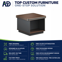 Table basse carrée de bureau avec plateau en bois grainé et bordure décorative en métal, table d'appoint avec rangement ouvert pour salle de réception