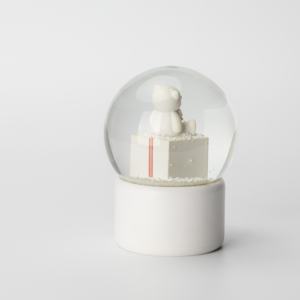 Nouveau design <span class=keywords><strong>Globe</strong></span> à neige personnalisé Cadeau de marque de luxe Acheter des objets artisanaux en verre et en résine <span class=keywords><strong>Mini</strong></span> rouge à lèvres <span class=keywords><strong>Globe</strong></span> à eau en verre Souvenir pour cadeau d'affaires - Product Image 6