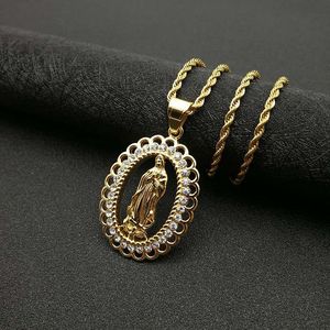 Collier pendentif Maria plaqué or Yunnique avec pavé de diamants, design ovale incrusté, chaîne en acier inoxydable pour cadeau - Product Image 3