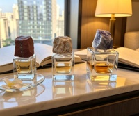 Vente en gros de flacons de parfum en verre rectangulaires de luxe personnalisés de 30 ml, 50 ml, 100 ml, avec vaporisateur à pompe, bouchon en pierre, boîte personnalisée