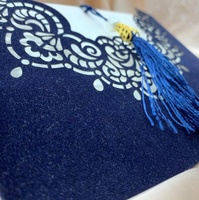 Carte d'invitation de mariage artisanale de luxe, bleu marine, en velours floqué, thème amour, avec dorure à chaud et motif floral, directement de l'usine