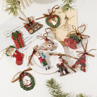 Vente en gros de décorations de Noël artisanales de haute qualité, en résine 3D vintage, pleine couleur, en forme de poupée, à suspendre, Joyeux Noël