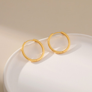 Elegantes pendientes de aro minimalistas de cobre chapado en oro de 18 quilates para mujer Versátil estilo diario y de negocios - Product Image 5