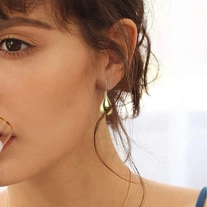 1 par de pendientes de aro en forma de lágrima de acero inoxidable para mujeres y niñas, pendientes colgantes simples en forma de gota de agua, color plateado y dorado, regalos de joyería - Product Image 1
