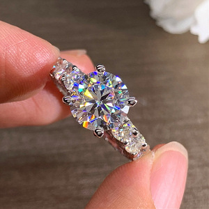 Anello a quattro punte da donna, accessorio semplice ed elegante per l'uso quotidiano - Product Image 3