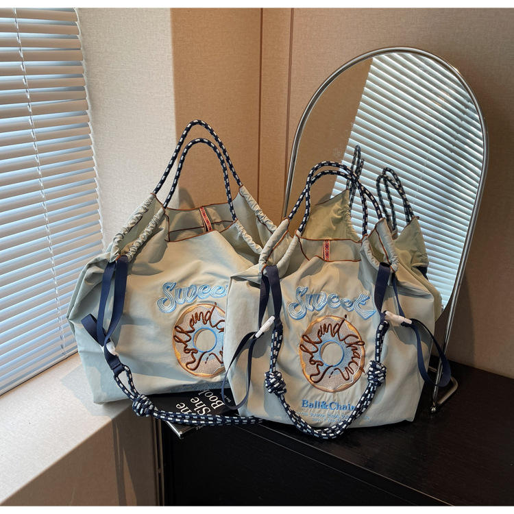 สีเทาอ่อน