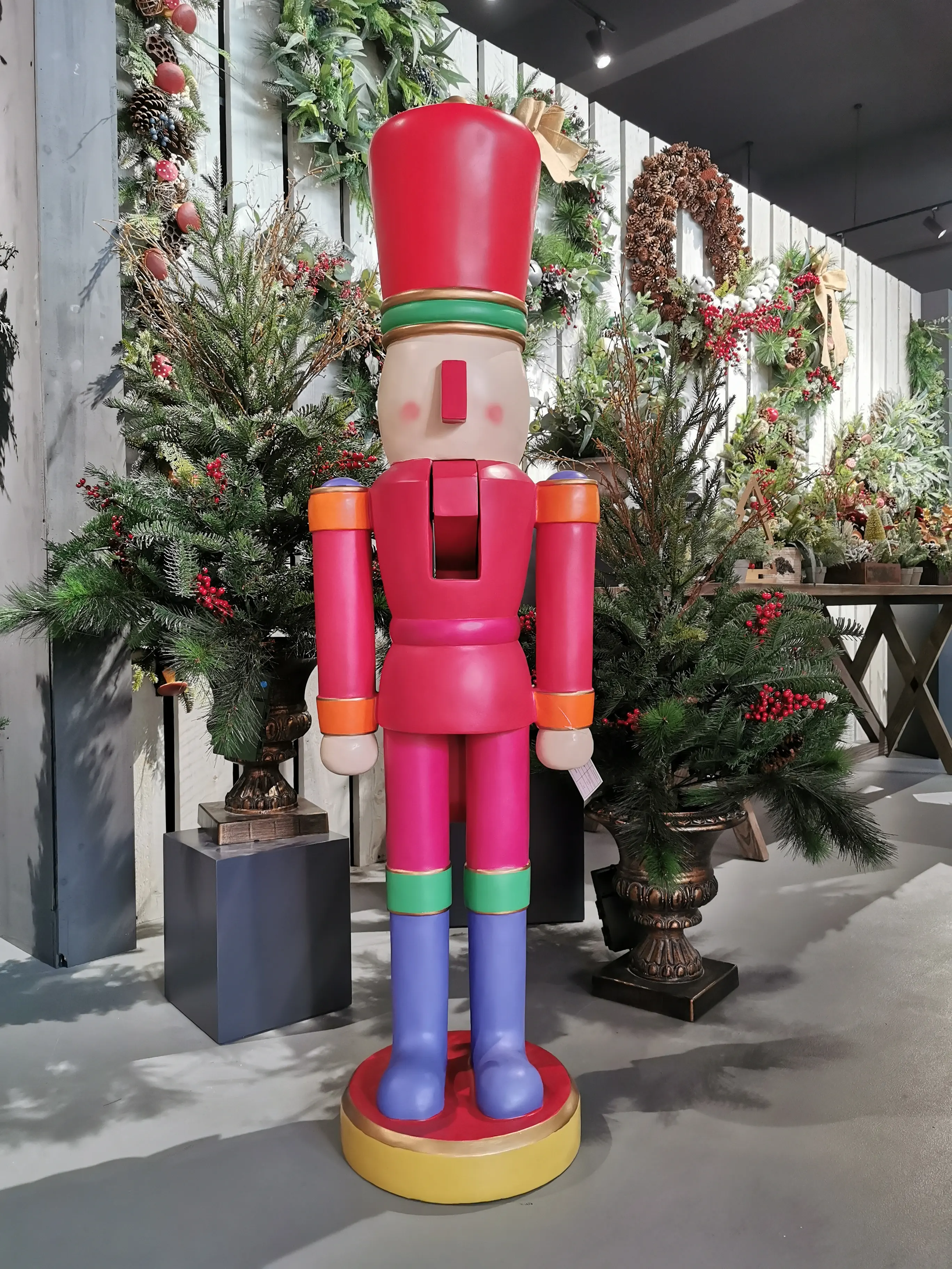 क्रिसमस सजावट आपूर्ति के लिए क्रिसमस सोल्जर्स नटक्रैकर सोल्जर 6 फीट बड़ा नटक्रैकर सोल्जर