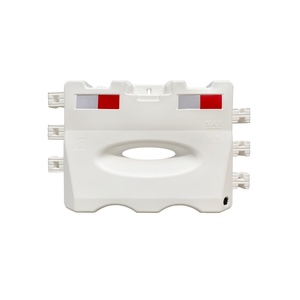 Barrera de Seguridad Vial de HDPE Rojo de 900 mm, Tipo Trafitambos, Llena de Agua, con Reflejante Prismático de Alta Intensidad para Estacionamientos - Product Image 1
