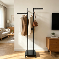 Porte-vêtements métallique à 4 bras droits réglables, noir, design moderne, sur pied, pour magasins