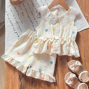 Novedades 2026: Conjunto de 2 piezas para niñas, primavera-verano, top de tela arrugada estilo pastoral con ribete de encaje en forma de corazón y shorts frescos, ropa infantil. - Product Image 1