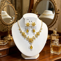 Set Perhiasan Kalung Bunga Kristal Zirkon Mewah dan Anting Gantung untuk Wanita, Cocok untuk Pesta Prom, Pernikahan, dan Acara Formal