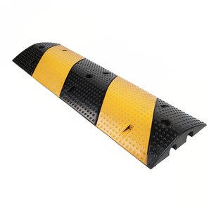 מחסום מהירות גומי של Scinotec באורך 40 אינץ' עם 6 ברגים לעיגון לאספלט, 100*35 ס\"מ, 40 ק\"מ/שעה, 2 נתיבים - Product Image 3