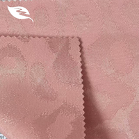 Tissu satiné jacquard imprimé léopard 110 GSM léger 155 cm de large motif animal ton sur ton pour doublure d'abaya, robe et caftan