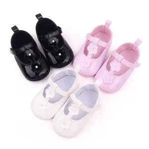 Petites chaussures princesse en cuir à semelle souple pour bébé fille avec fleurs en cuir de couleur unie
