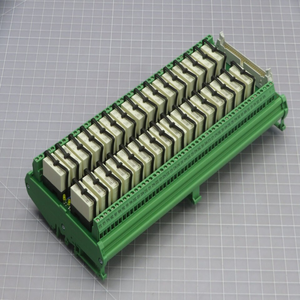 Módulo de Salida de Relé PLC VARIOFACE de 32 Canales UM-32 RM/RT-G24/21/PLC (2968373), 24V CC, 1PDT, 5A/250V - Product Image 1