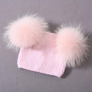Mignon <span class=keywords><strong>Pompon</strong></span> Chapeau D'hiver En Tricot Enfants Casquette Avec Vraie Boule De Fourrure De Raton Laveur Bébé <span class=keywords><strong>Amovible</strong></span> Fourrure Pom Pom Enfants Chapeau De Fourrure D'hiver - Product Image 4