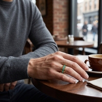 Nouvelle bague tendance en carbure de tungstène doré de 8 mm avec incrustation d'opale verte et de bois de koa pour hommes et femmes, idéale pour mariage et anniversaire, ajustement confortable