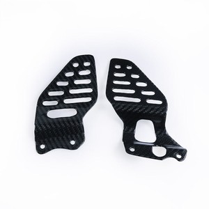 Protector de talón de fibra de carbono seca 3K para reposapiés de motocicleta Yamaha YZF-R6 2017-2024 - Product Image 3