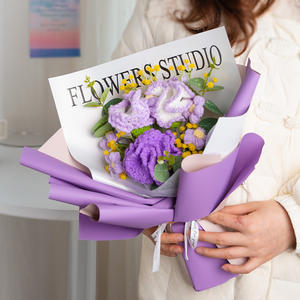 Cadeau d'anniversaire, bouquet de carnations en laine tricotée, fleur artificielle de rose tissée à la main - Product Image 3