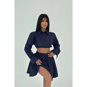 Costume jupe bleu marine en satin à boutons sur le devant, style formel avec décoration élégante - Product Image 2