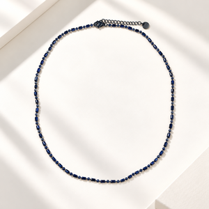 Collar de Cuentas Azules con Detalles en Acero Inoxidable, Hilo Facetado Azul Marino Oscuro con Extensor Ajustable - Product Image 1