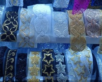 Mode conception personnalisée perle garniture dorée ruban noir perlé 3D fleurs broderie dentelle garniture pour robe